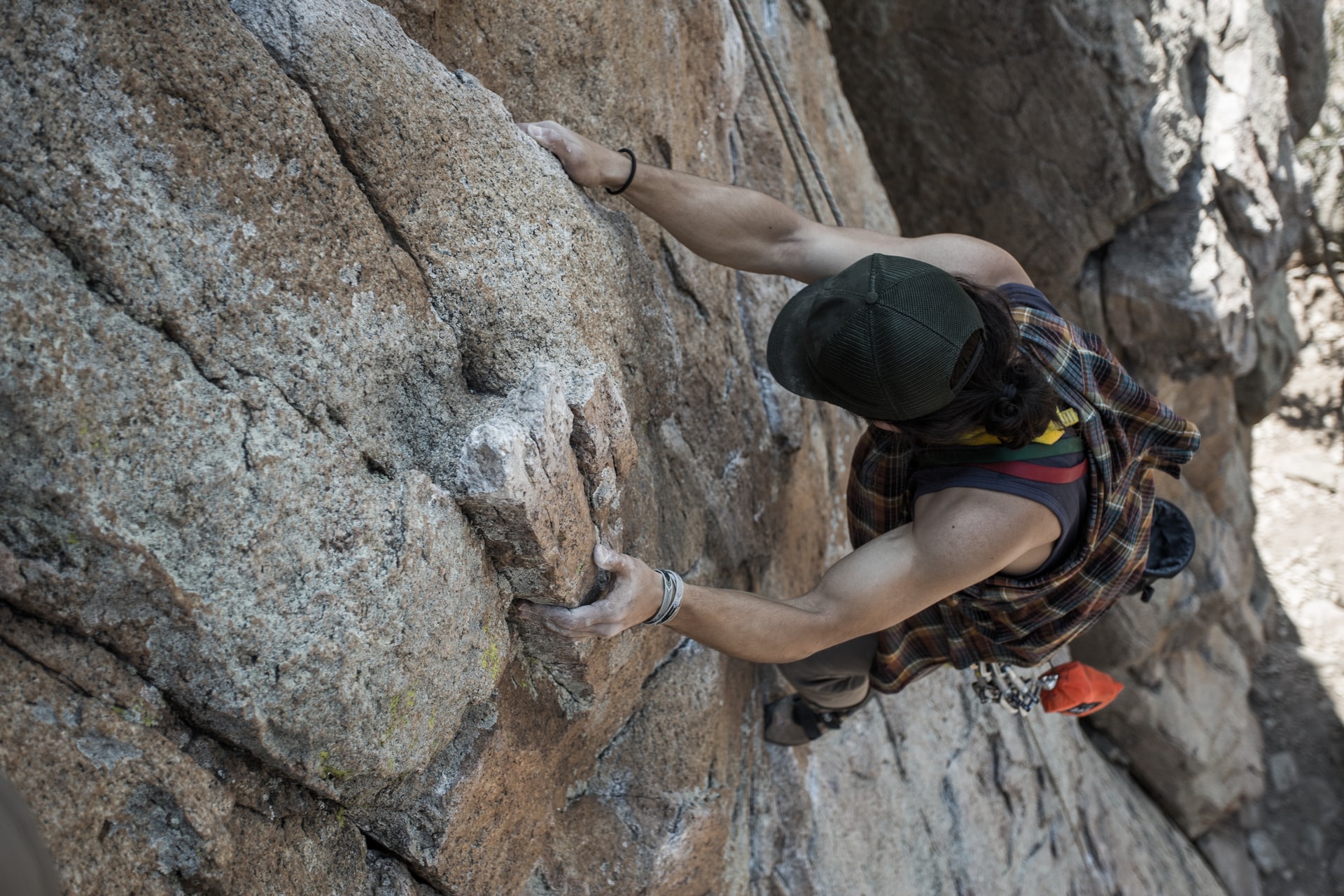 Bouldering vs. Rock Climbing What’s the Difference? CYC